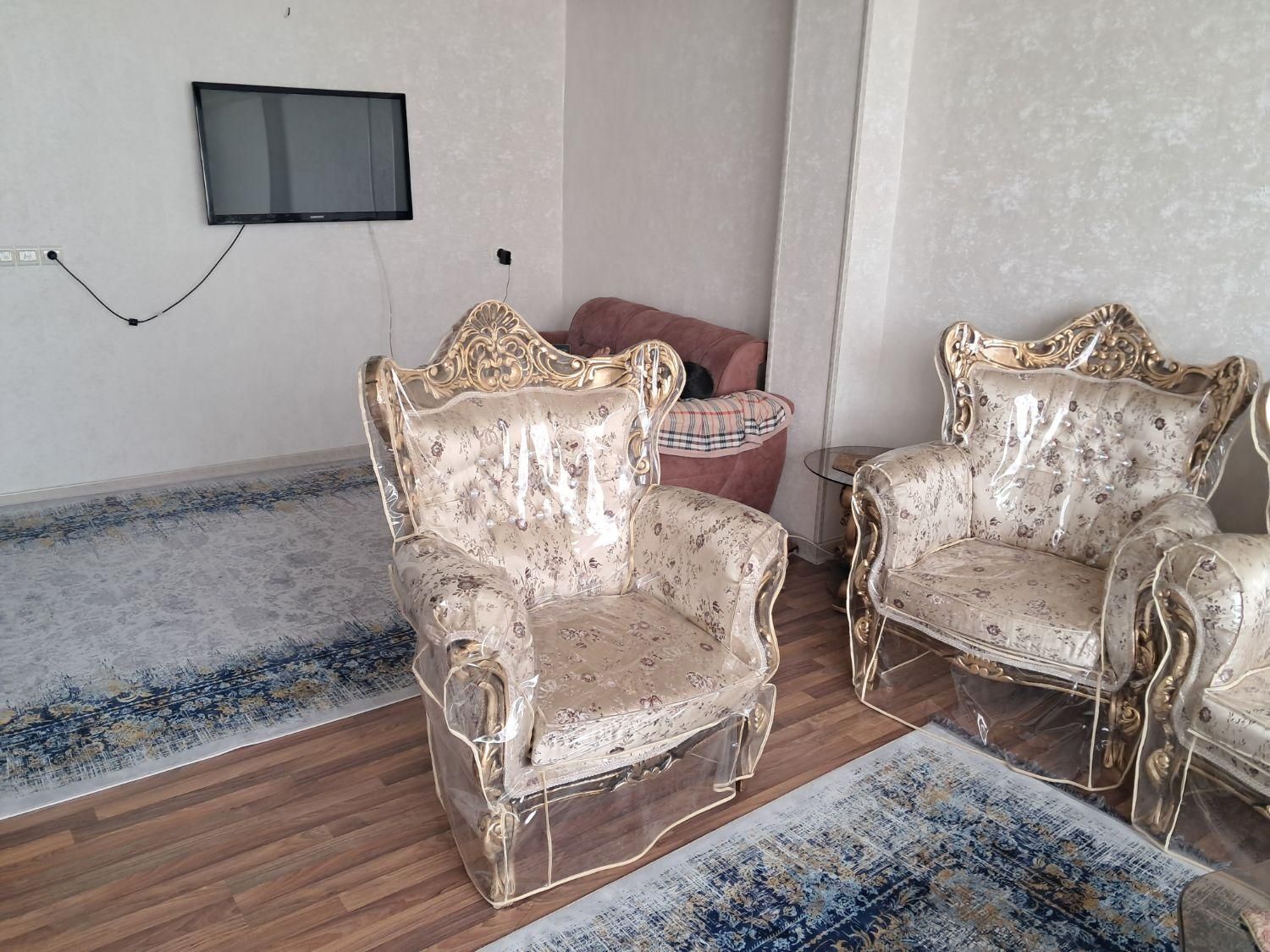 مبل سلطنتی جنس چوب مدل جدید|مبلمان خانگی و میز عسلی|شاهین‌شهر, فردوسی|دیوار