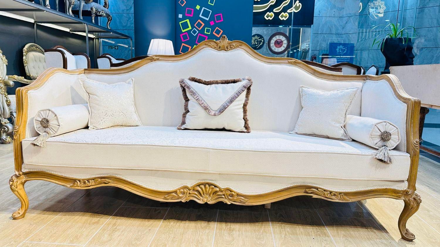 مبل کوئین فرانسوی منبت دار|مبلمان خانگی و میز عسلی|شیراز, فخرآباد (دروازه کازرون)|دیوار