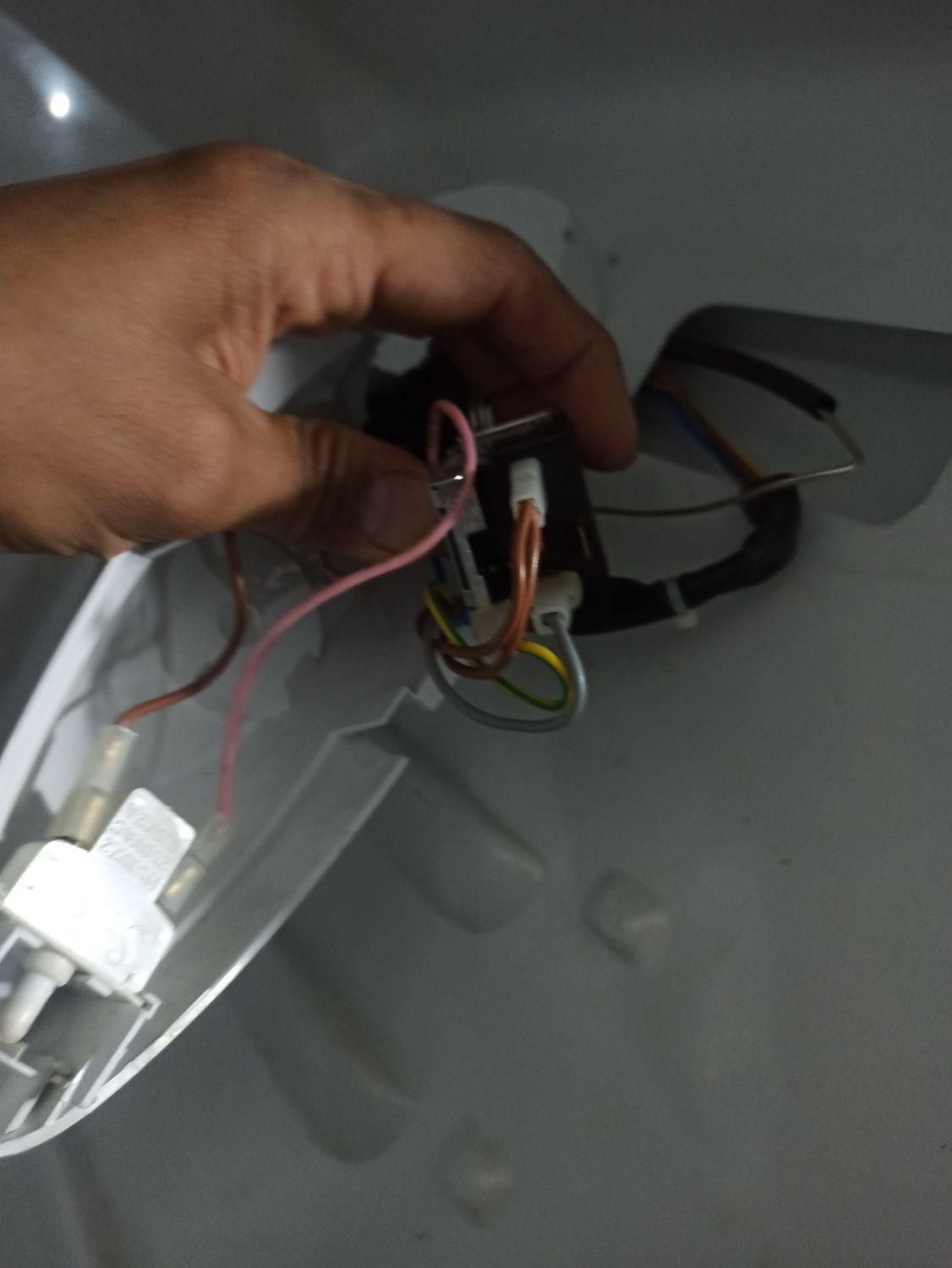 تعمیر یخچال ولباسشویی وآبسردکن در محل کار ومنزل|خدمات پیشه و مهارت|شاهین‌شهر, شهرک گلدیس|دیوار