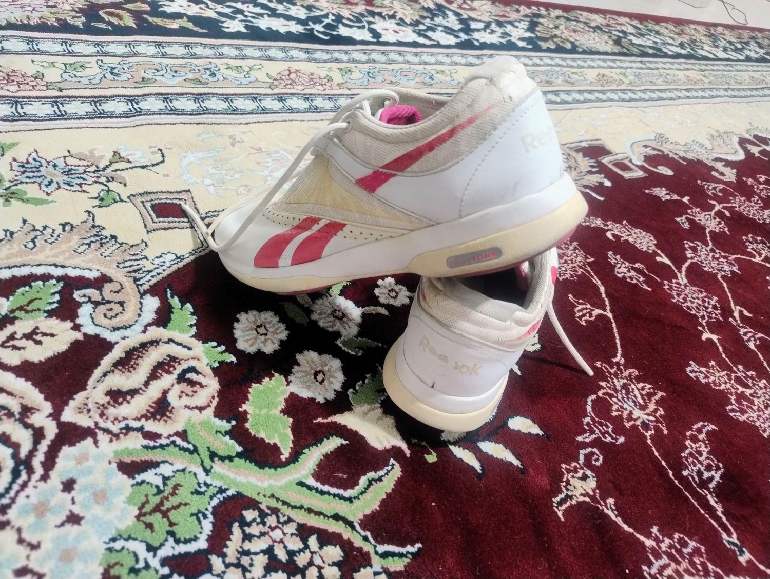 کتونی ربوک چرم اصل سایز 37/5|کیف، کفش، کمربند|تهران, خاک سفید|دیوار