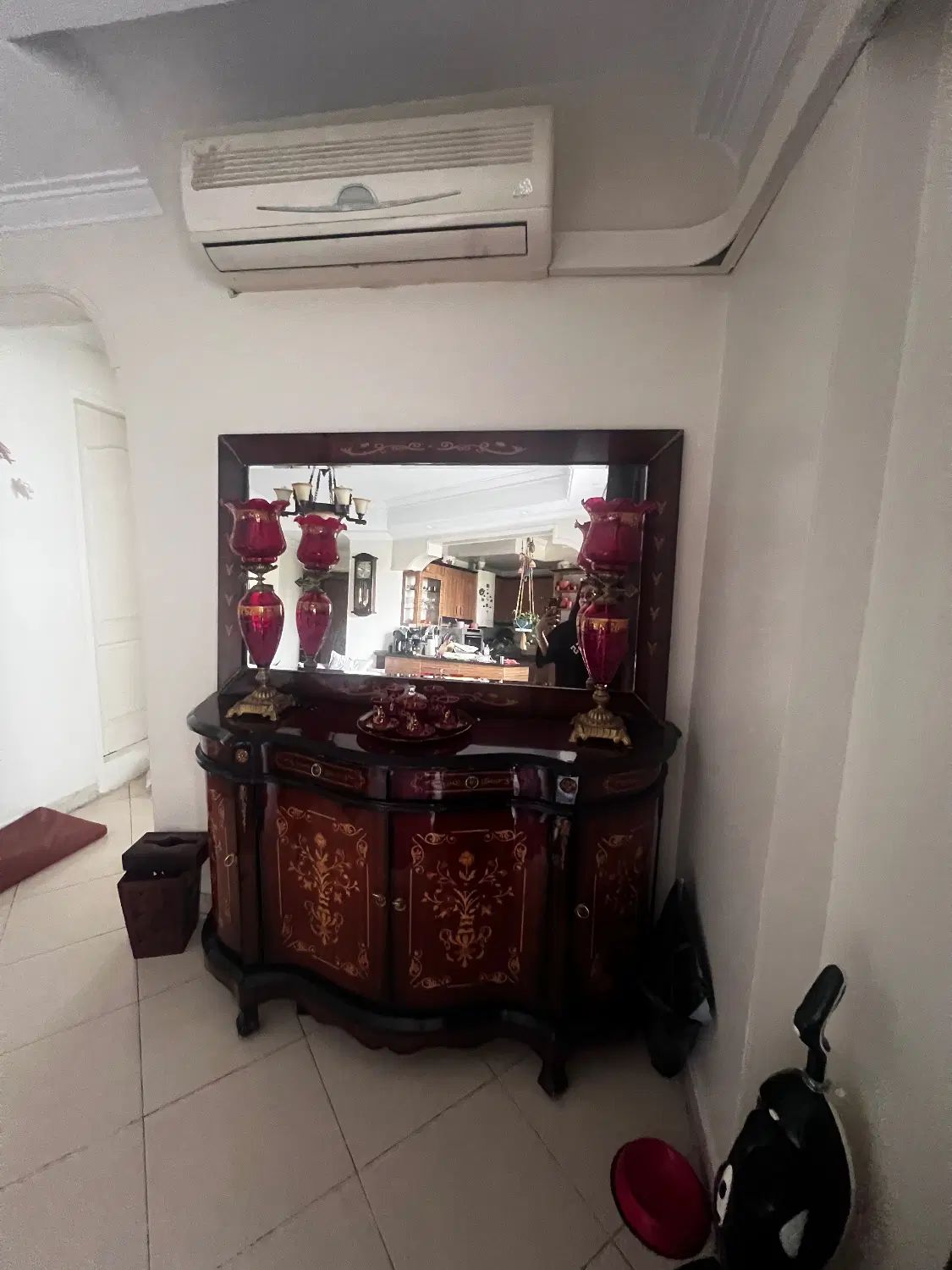 آینه کنسول چهار درب معرق براق چوبی|بوفه، ویترین، کنسول|تهران, دریاچه شهدای خلیج فارس|دیوار