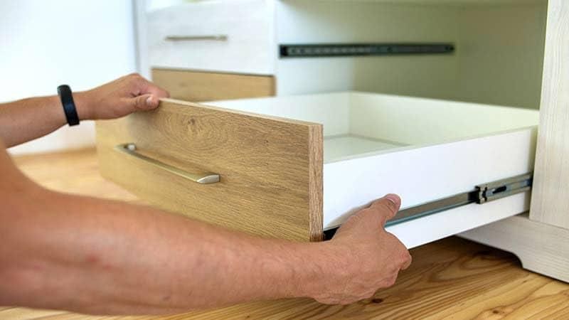 تعمیرکار حرفه‌ای کابینت، ریل، لولا و درب آشپزخانه|خدمات پیشه و مهارت|شیراز, شهرک مهدیه|دیوار