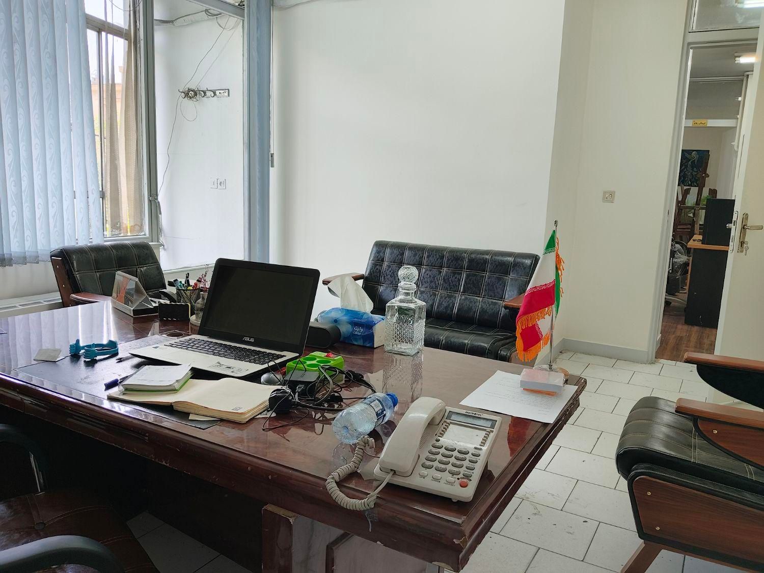 اجاره ساعتی اتاق جلسات VIP واقع در میدان انقلاب|اجارهٔ کوتاه‌مدت دفتر کار و فضای آموزشی|تهران, دانشگاه تهران|دیوار