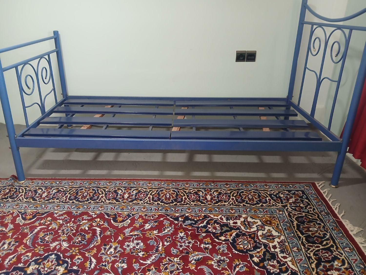 فروش یک تختخواب فلزی یک نفره بدون تشک|تخت و سرویس خواب|رودسر, |دیوار