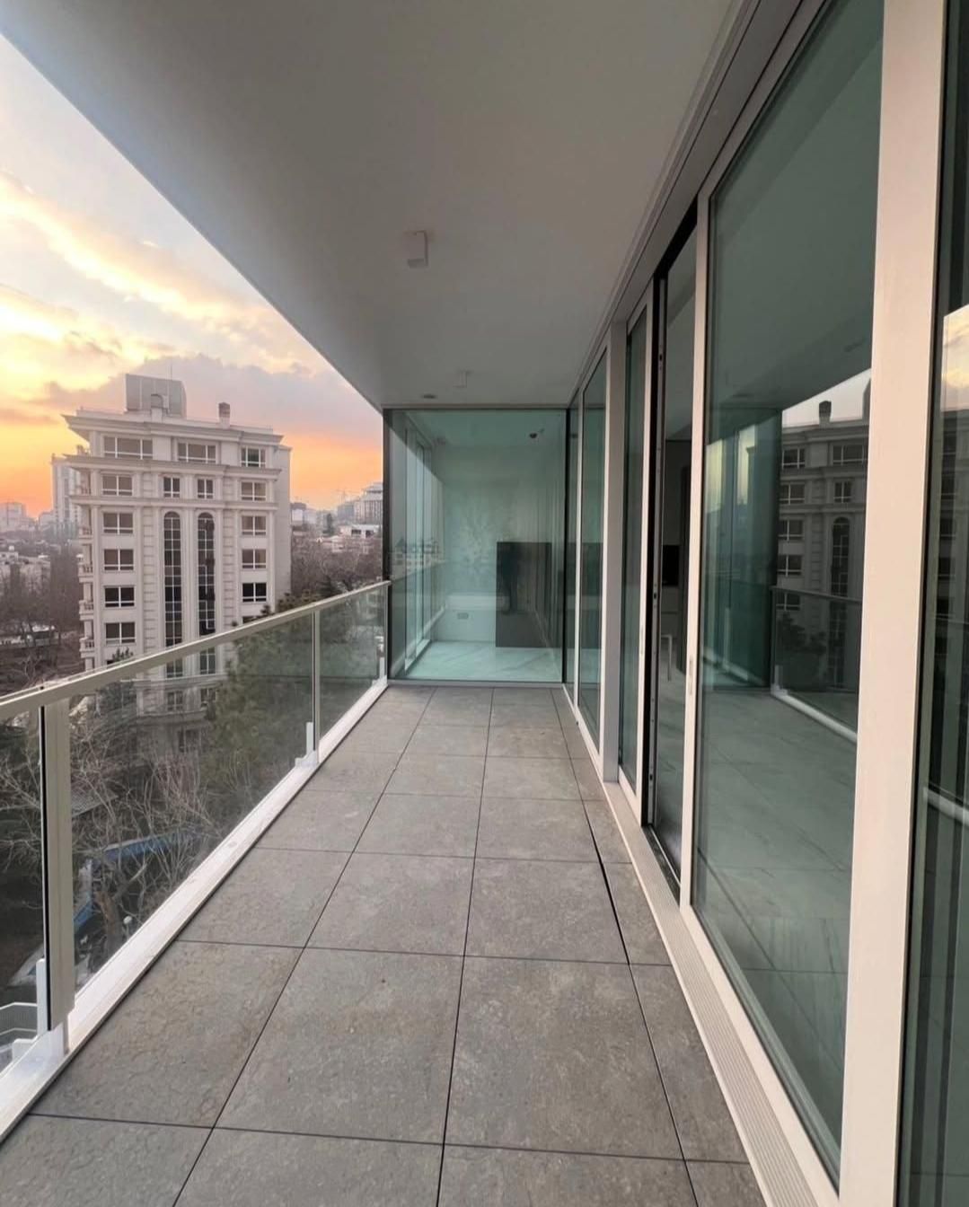 220 متر  ، ۳خواب  مستر ،  بلوار ۲۴ متری