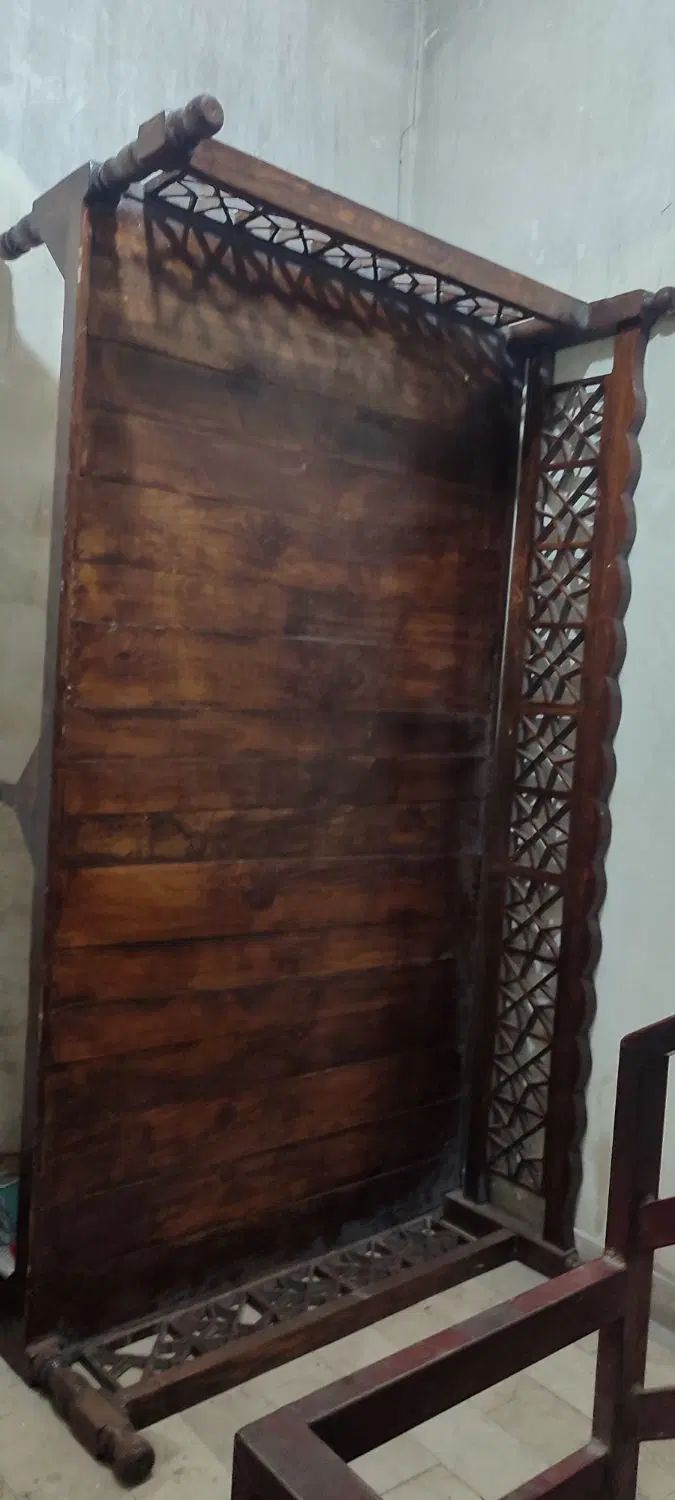 تخت سنتی 2در110 گردویی و صندلی راک|مبلمان خانگی و میز عسلی|بومهن, |دیوار