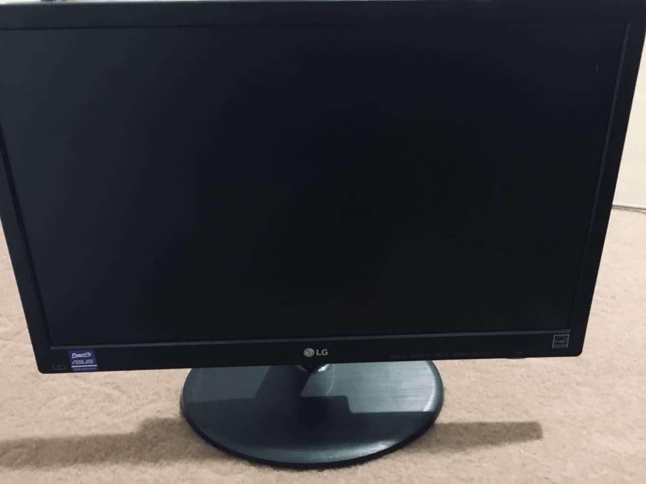 مانیتور 19 اینچ LG|قطعات و لوازم جانبی رایانه|قائن, |دیوار