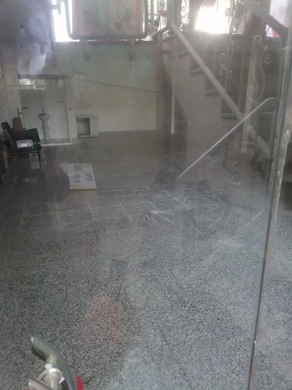 اجاره مغازه ۹۰ متری بر خیابان شهیدان غربی منهای 60|اجارهٔ مغازه و غرفه|اصفهان, آفاران|دیوار