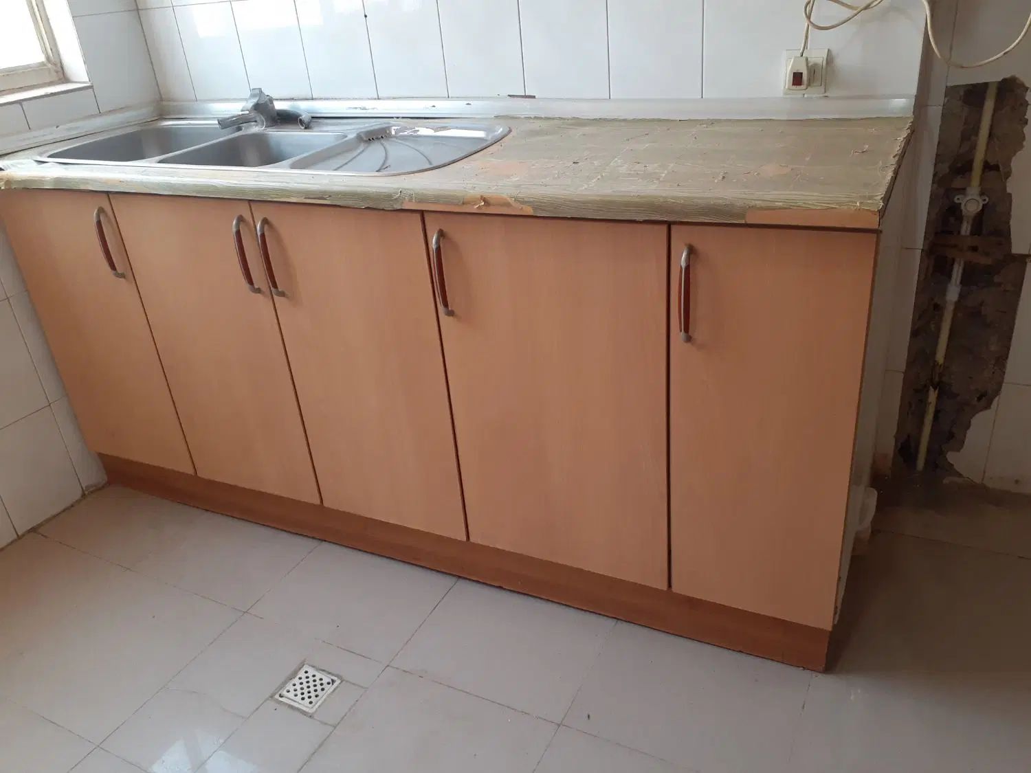 کابینت ام دی اف بدنه فلز  به همراه سینک و هود|آب‌چکان و نظم‌دهنده ظروف|اراک, |دیوار