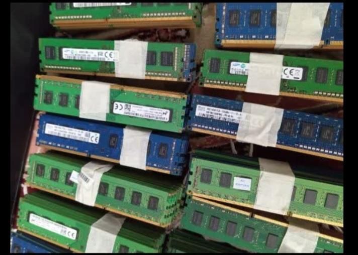 رم 4گیگddr3دوچیپ وتک چیپ|قطعات و لوازم جانبی رایانه|قم, آذر (نکویی)|دیوار