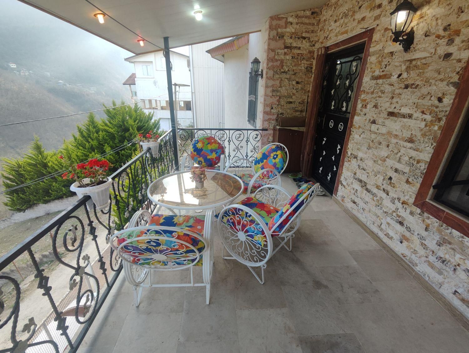 ویلا جنگلی دوهزار|اجارهٔ کوتاه‌مدت ویلا و باغ|خرم‌آباد (تنکابن), |دیوار