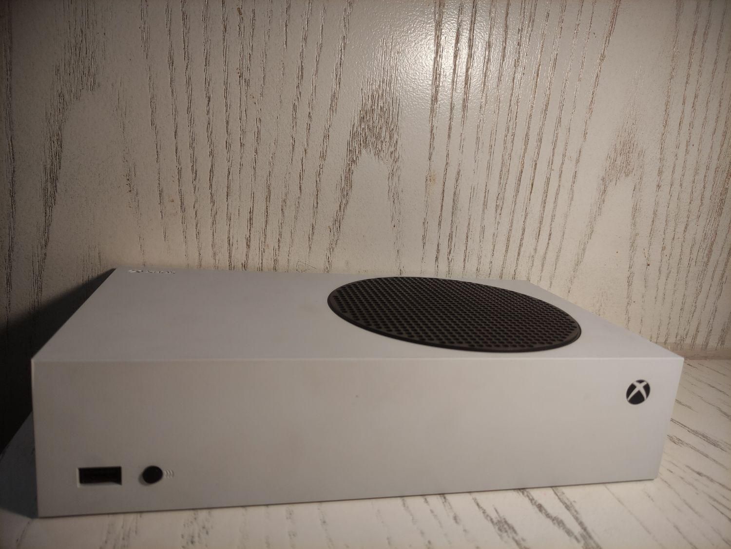 Xbox Series S تمیز + ۲ دسته + هدفون + شارژر|کنسول، بازی ویدئویی و آنلاین|مشهد, هفت تیر|دیوار