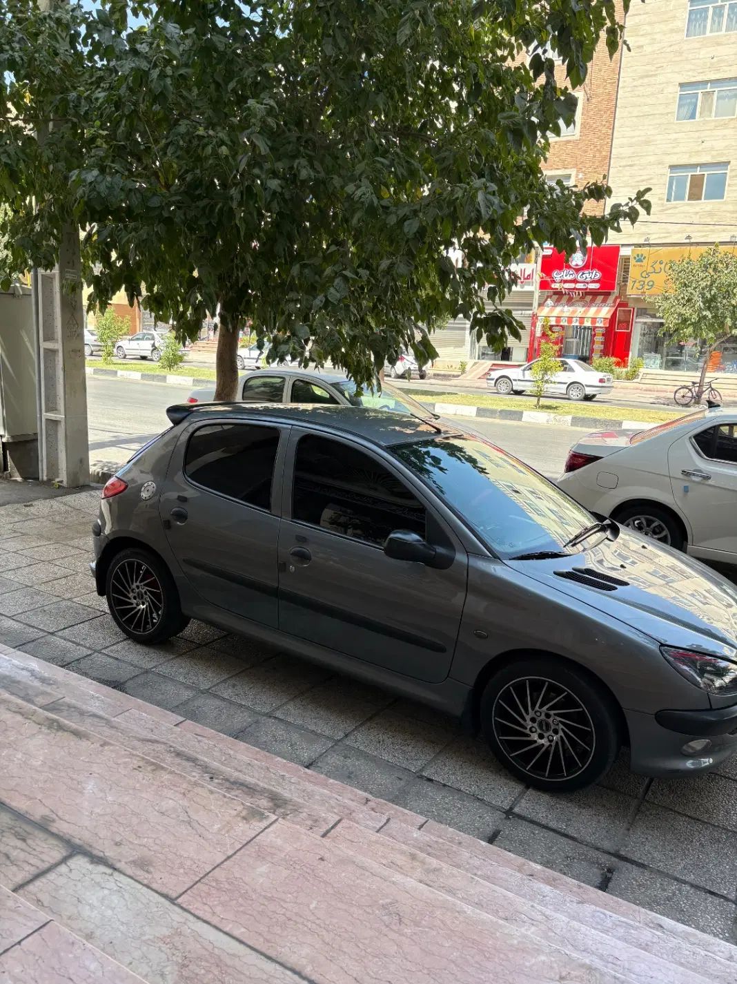 ۲۰۶ پنوماتیک با تمام وسایل مدل ۹۵ تمام فابریک تیپ۳|خودرو سواری و وانت|شیراز, شهرک سراج‎|دیوار