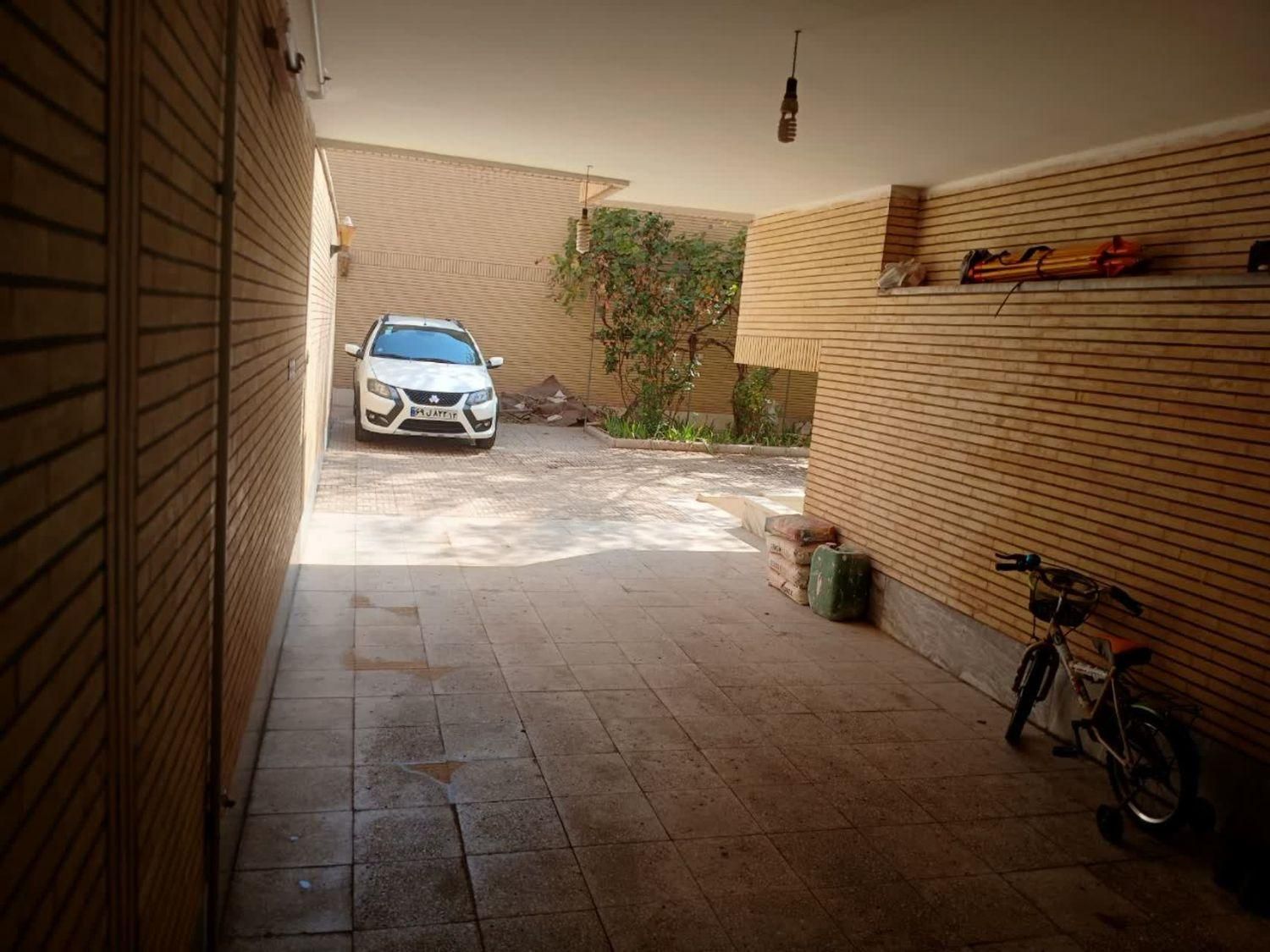 ویلایی ۲ طبقه مجزا گذر ۱۰ متر  معاوضه با  اپارتمان|فروش خانه و ویلا|اصفهان, سرچشمه|دیوار