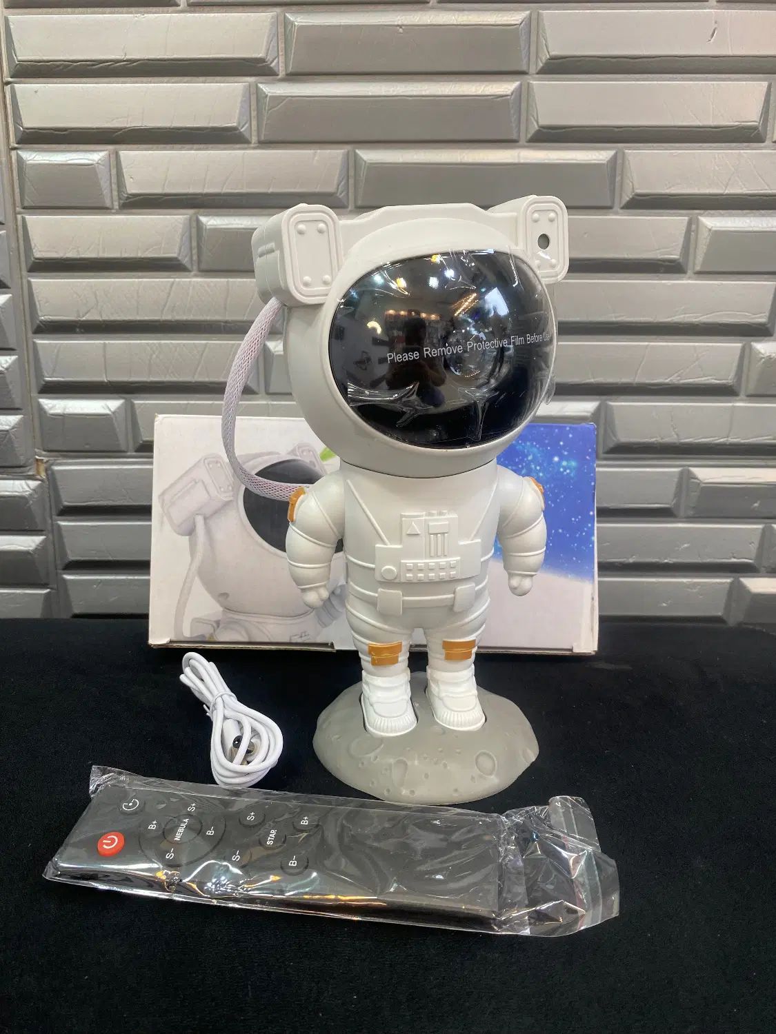 چراغ خواب اسپیکردارکهکشانی طرح آدم فضاییAstronaut|چراغ خواب و آباژور|رشت, سعدی (تختی)|دیوار