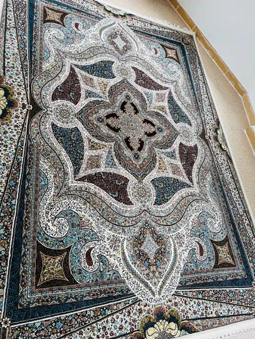 فرش ۹ متری به همراه دو‌عدد ۱.۵ متری|فرش|رشت, بوسار|دیوار