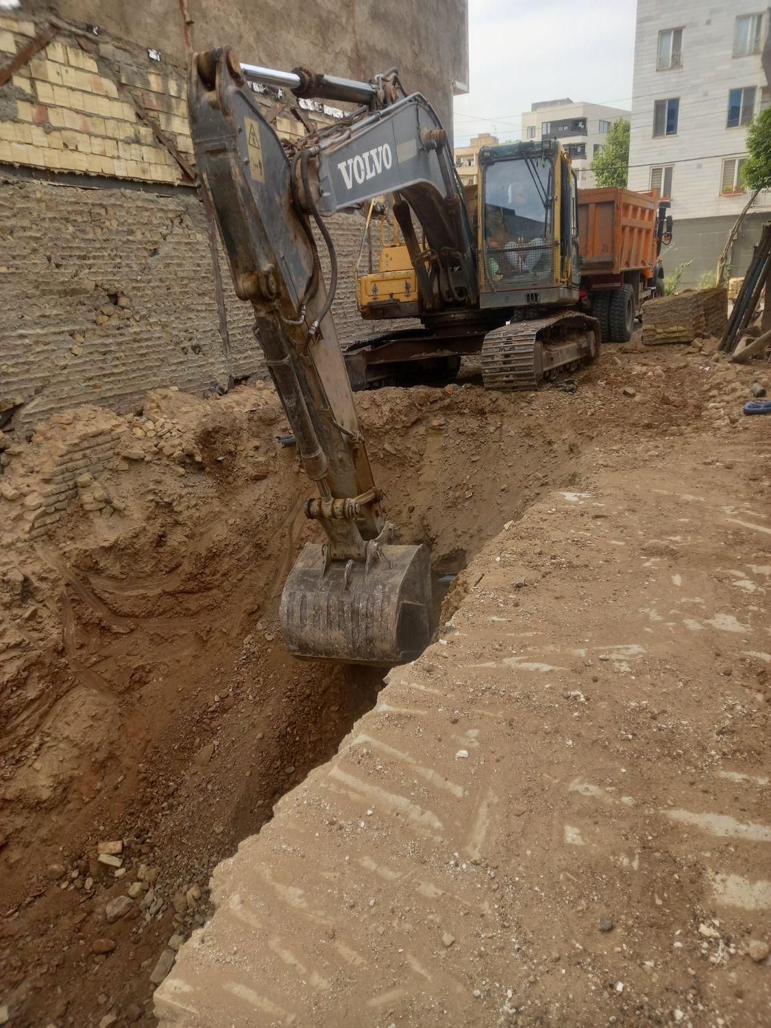 تخریب وخاکبرداری ساختمان|خدمات پیشه و مهارت|قزوین, |دیوار