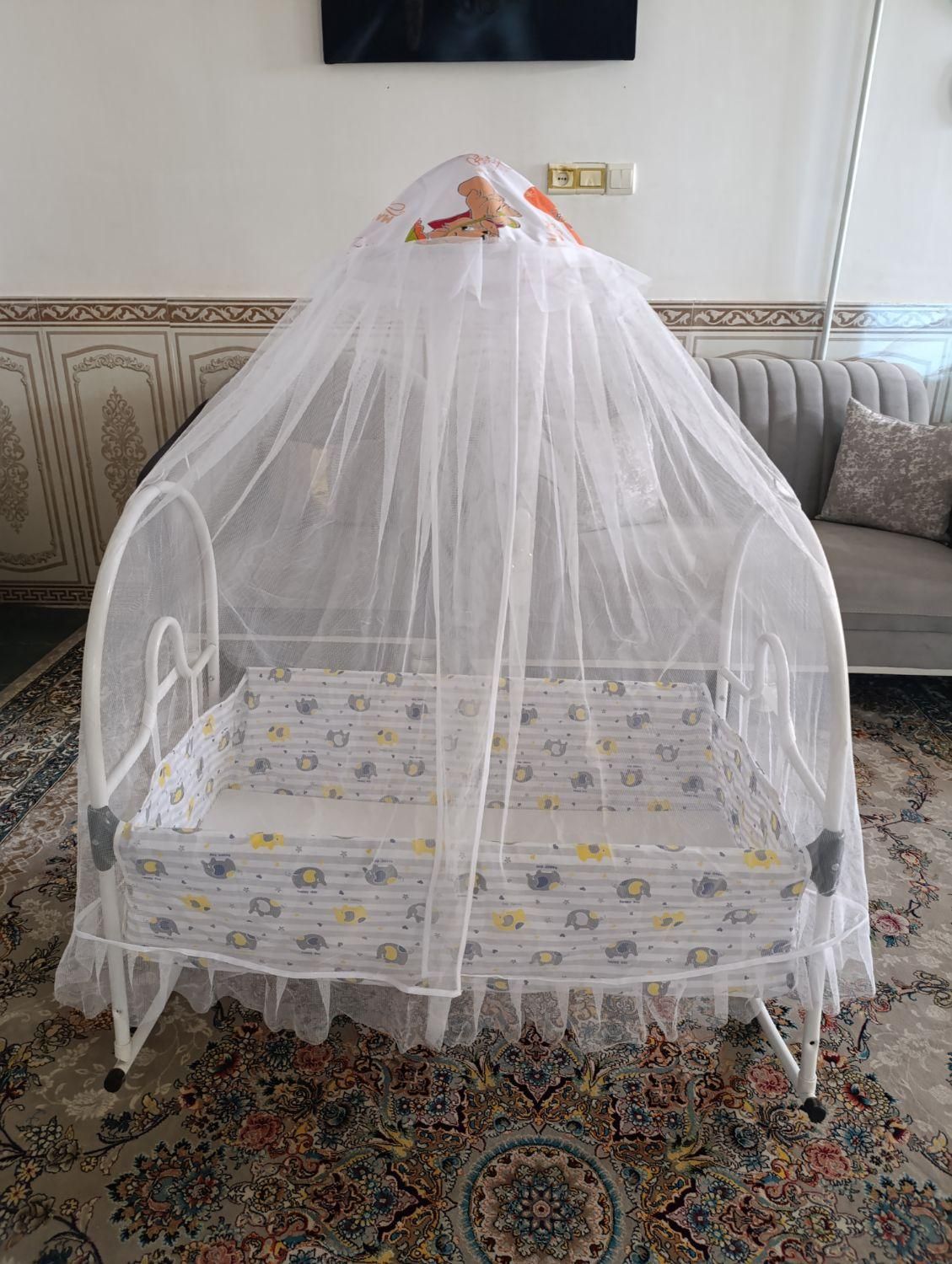 گهواره بچه سالم و نو|اسباب و اثاث بچه|پیشوا, |دیوار