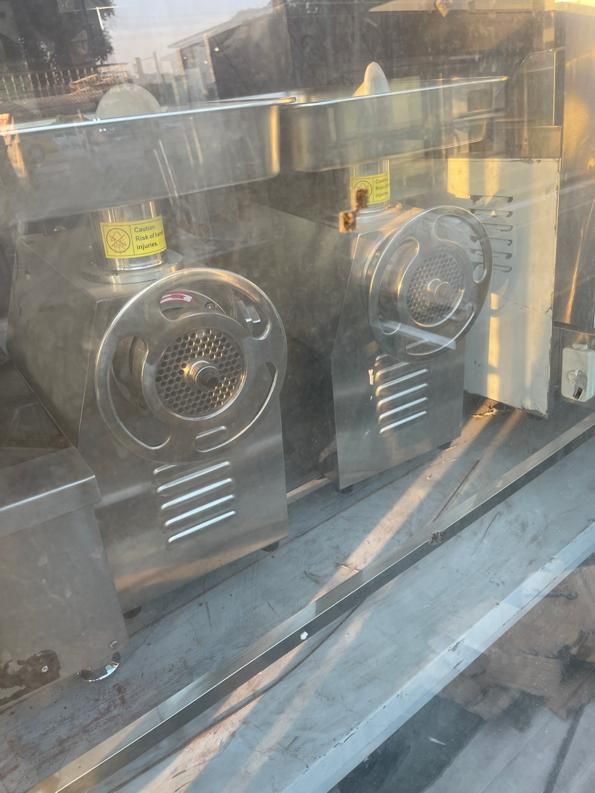 چرخ گوشت صنعتی و اره استخوان بر|فروشگاه و مغازه|شیراز, کوزه گری|دیوار