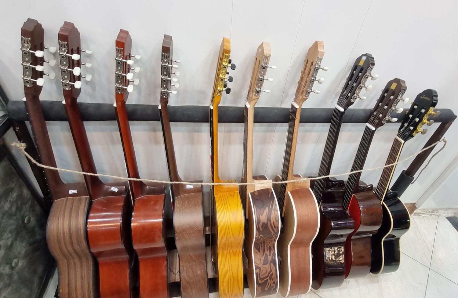 گیتار|گیتار، بیس، امپلیفایر|بروجرد, |دیوار