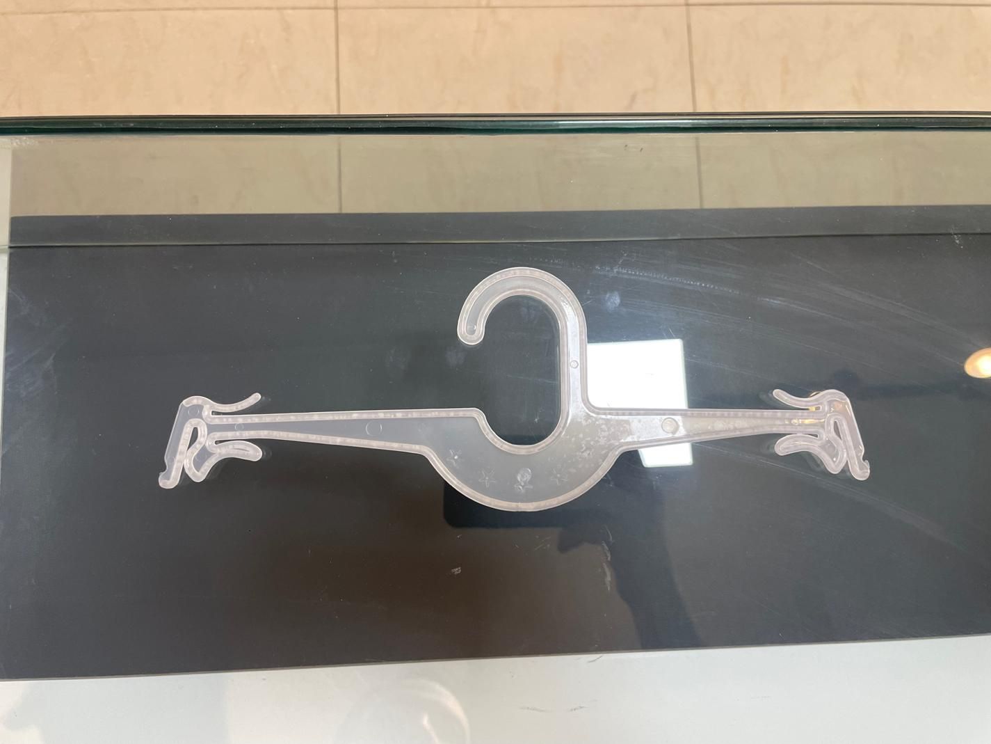 چوبکار به همراه کاور|بندرخت و رخت‌آویز|کرج, اصفهانی‌ها|دیوار