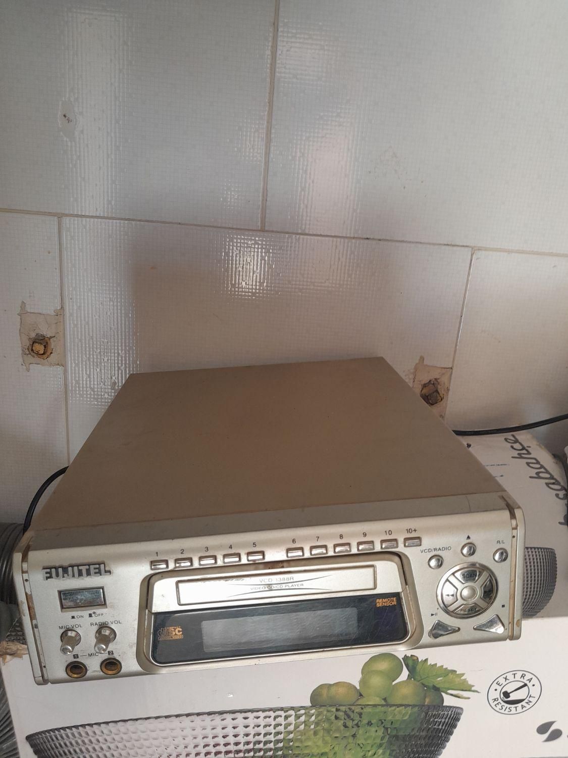 تعدادی نوار کاست وسی دی ودستگاه سی دی|سیستم صوتی خانگی|اصفهان, قائمیه|دیوار