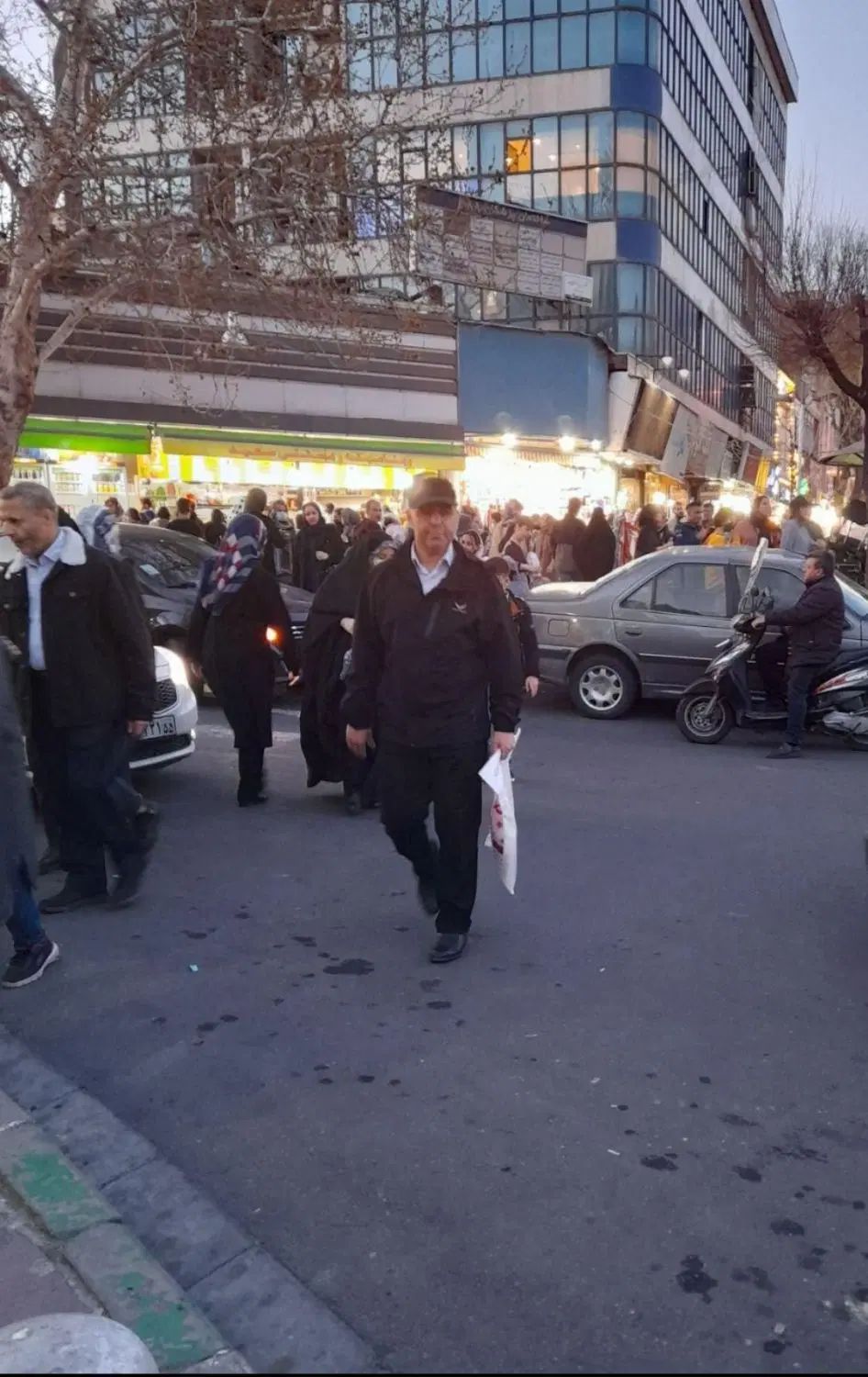 ۱۰۰ متر مغازه میدان انقلاب پرتردد و شلوغ|فروش مغازه و غرفه|تهران, فلسطین (میدان انقلاب)|دیوار