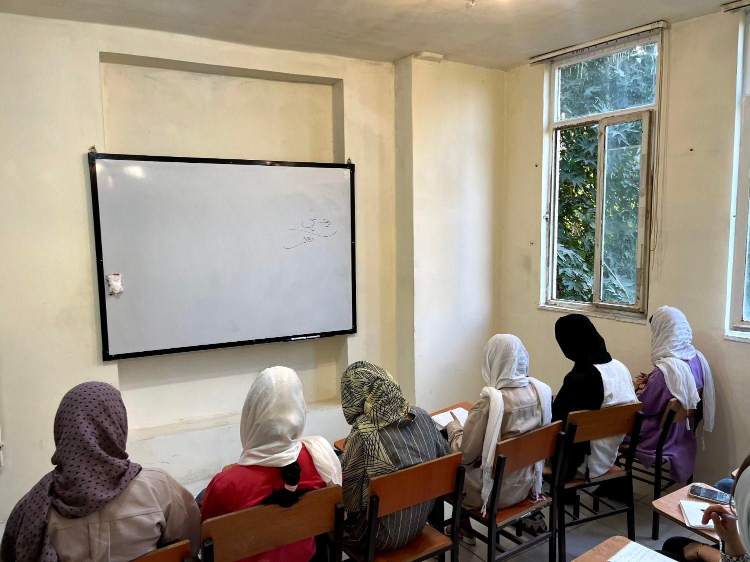 آموزش زبان انگلیسی و آلمانی تمام سنین در آموزشگاه|خدمات آموزشی|کرمانشاه, |دیوار