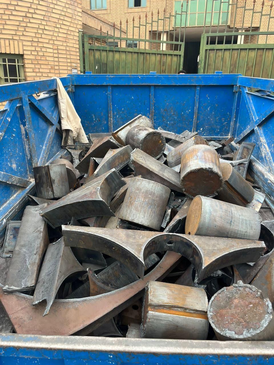 خرید و...وضایعات اهن مس شرکتی تخریب کل کرج اهن|عمدهفروشی|کرج, ساسانی (قلمستان)|دیوار