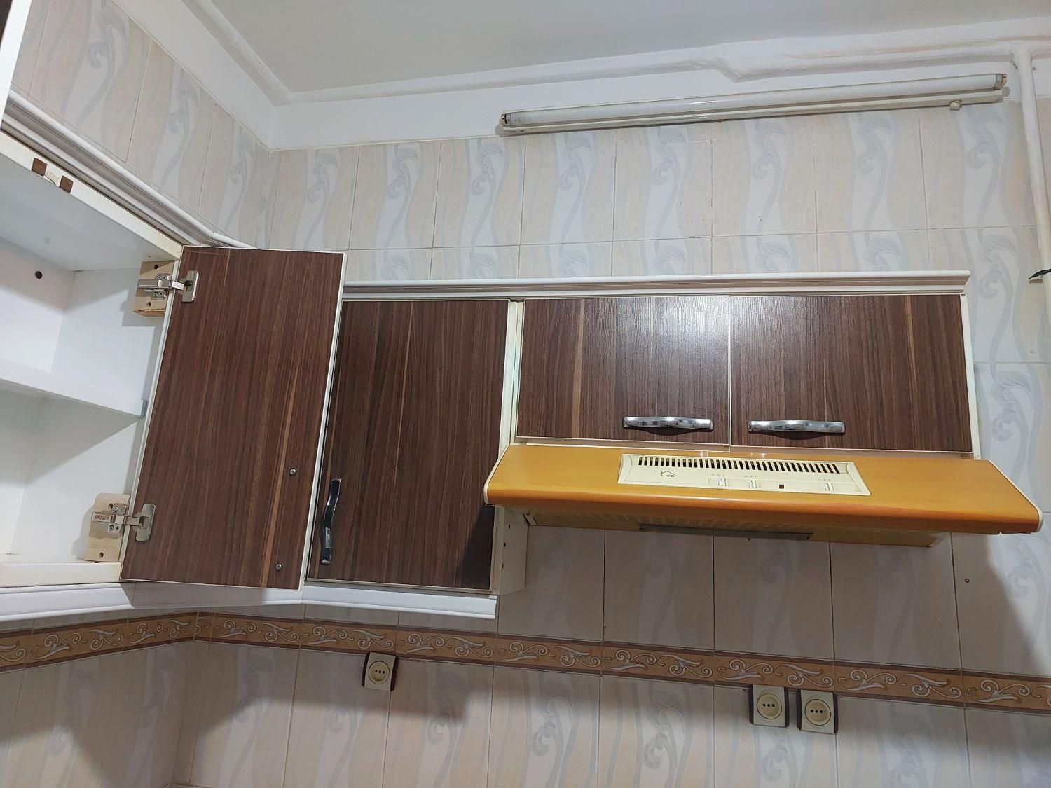 کابینت داخل لعابی درب ام دی اف هود و سینک و اُپن|آب‌چکان و نظم‌دهنده ظروف|قم, نخودی|دیوار