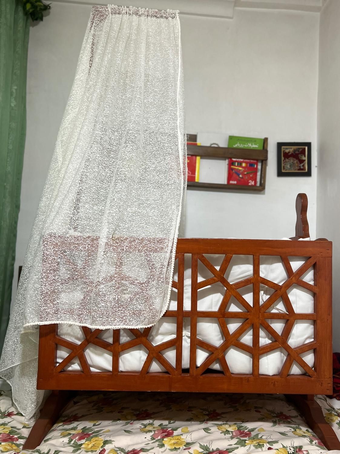 تخت نوزاد و کودک گره چینی|تخت و صندلی بچه|رشت, پیرکلاچای|دیوار
