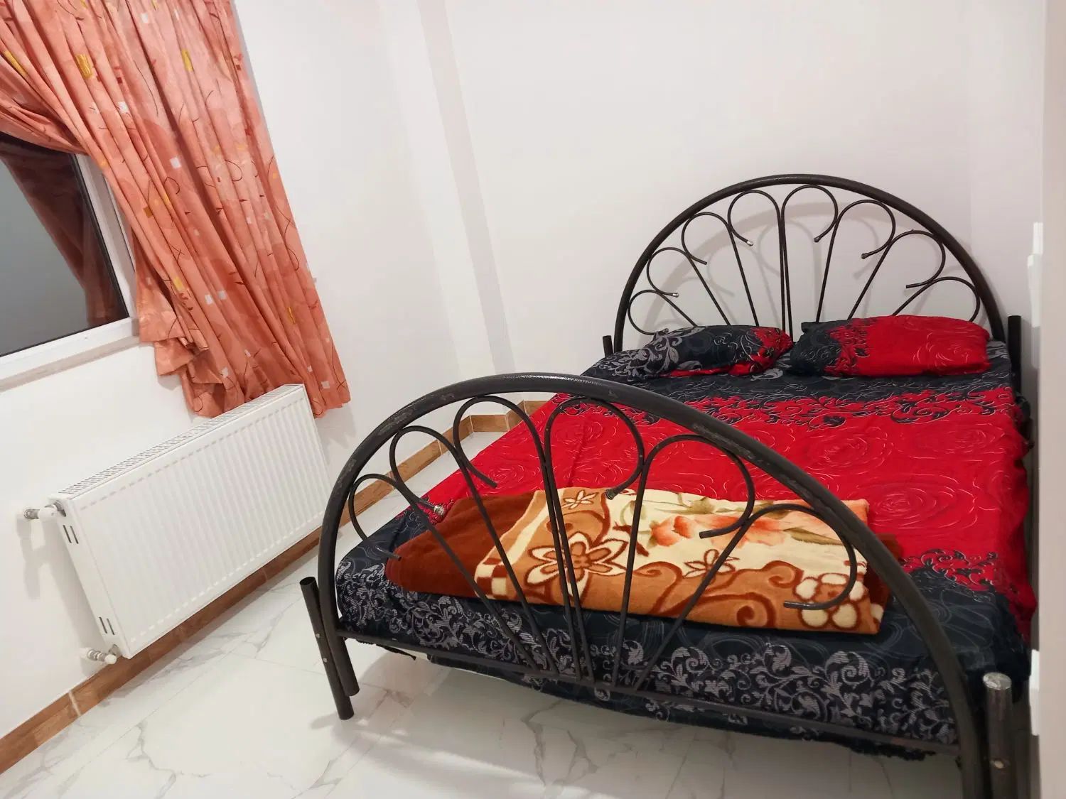 مبل ۷ نفره و اجاق گاز ۵شعله فِر دار و تخت دو نفره|مبلمان خانگی و میز عسلی|چابکسر, |دیوار