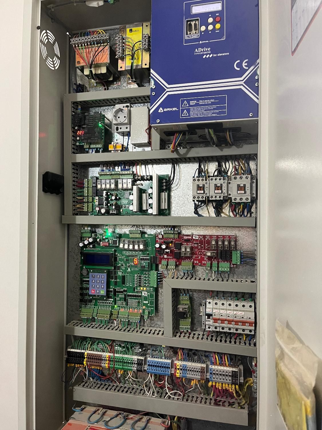 آسانسور ( نصب ،تعمیر ،نگهداری )|خدمات پیشه و مهارت|رشت, معلم|دیوار