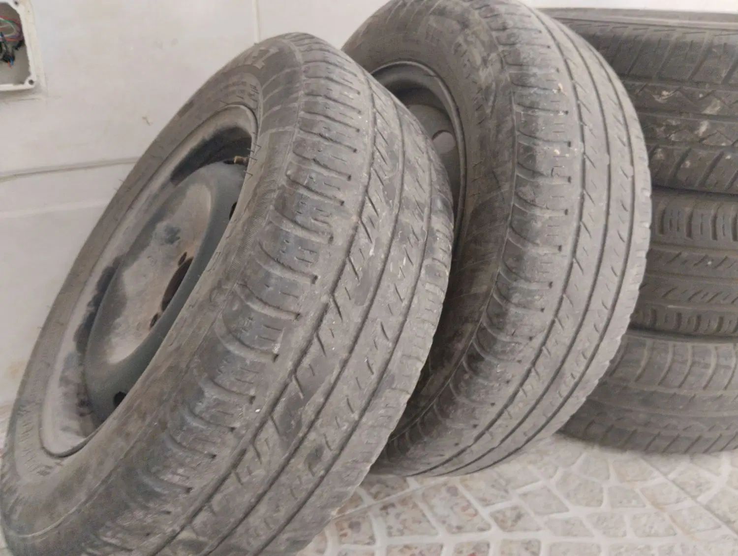 لاستیک ۱۴|قطعات یدکی و لوازم جانبی|رشت, دیلمان|دیوار