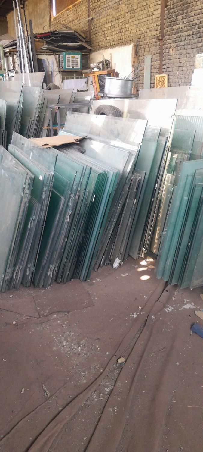 خریداری  شیشه سکوریتی ومیرال دست دوم|عمده‌فروشی|تهران, بهارستان|دیوار