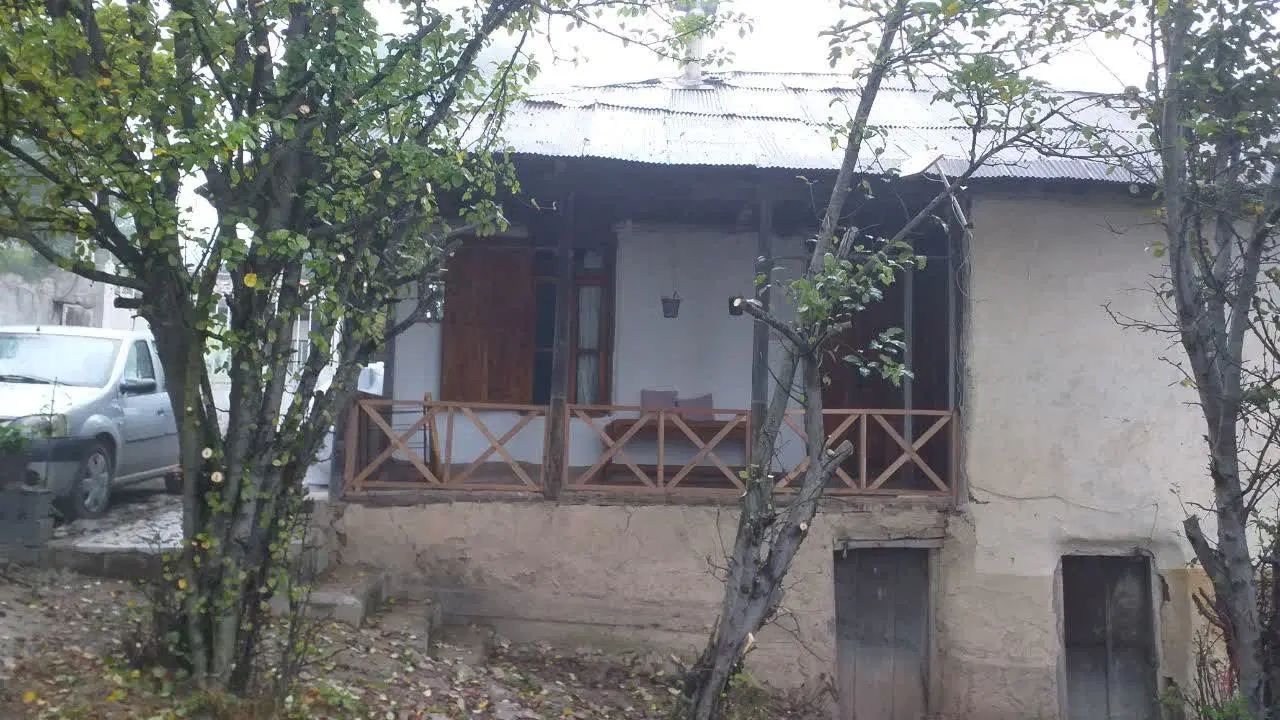 اجاره خونه چوبی دربست در اقیانوس ابرها فیلبند|اجارهٔ کوتاه‌مدت ویلا و باغ|گلوگاه بابل (گلیا), |دیوار