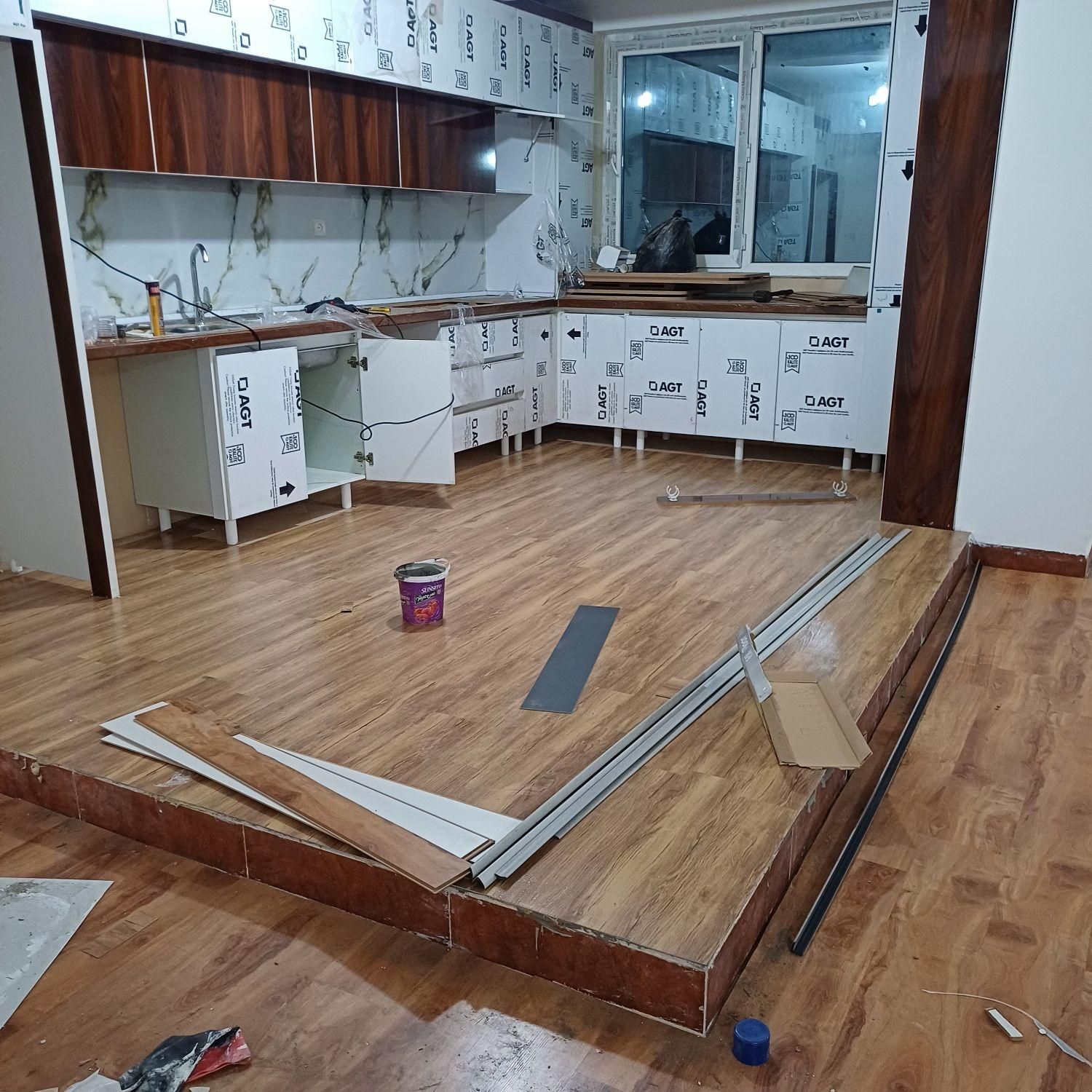 نصاب پارکت کفپوش قرنیز دیوارپوش ماربل ترمو سقف|خدمات پیشه و مهارت|بندرعباس, |دیوار