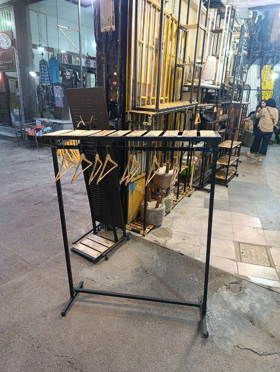 رگال لباس استند بالا چوب|فروشگاه و مغازه|اصفهان, سنبلستان|دیوار