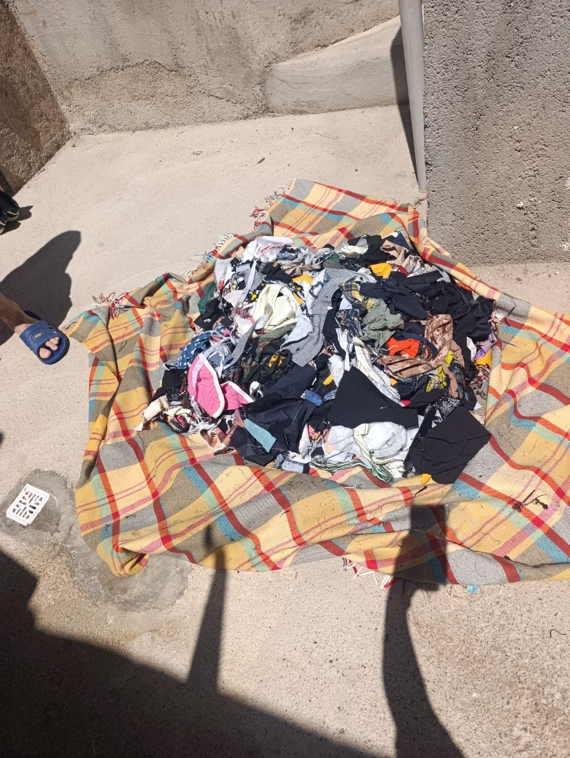 خورده پارچه مخصوص درست کردن بالشت کیلویی ۱۰۰هزار ت|لباس|شاهرود, |دیوار