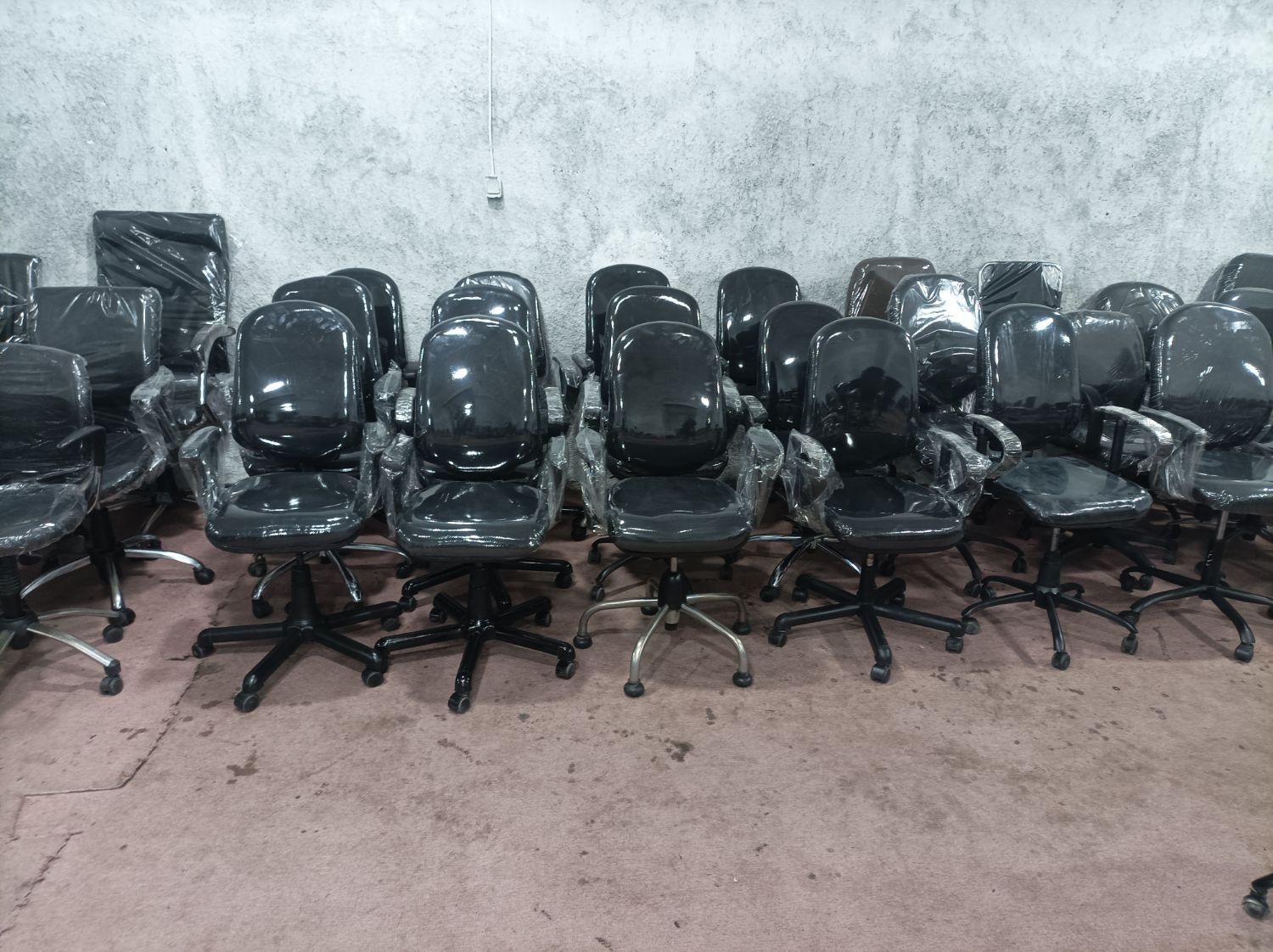 صندلی اداری گردون|دفتر کار|مشهد, طلاب|دیوار