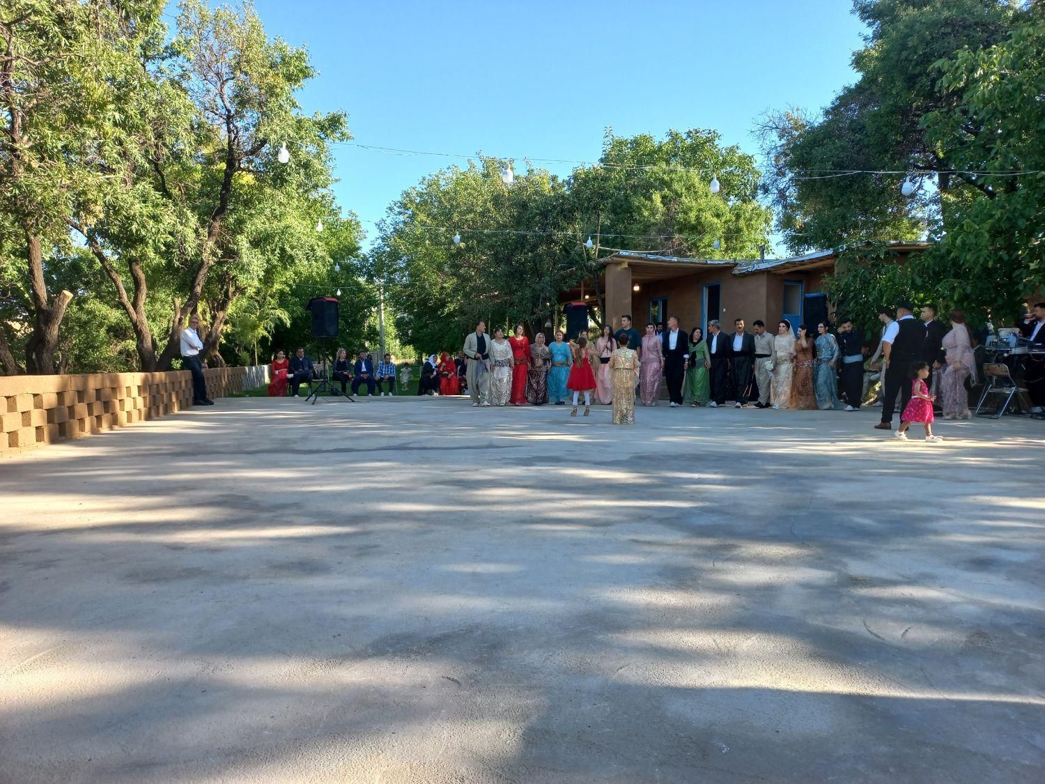 باغ//چراخان/لوکیشن برای عکاسی ومراسم خنه بندان|خدمات پذیرایی، مراسم|سقز, |دیوار