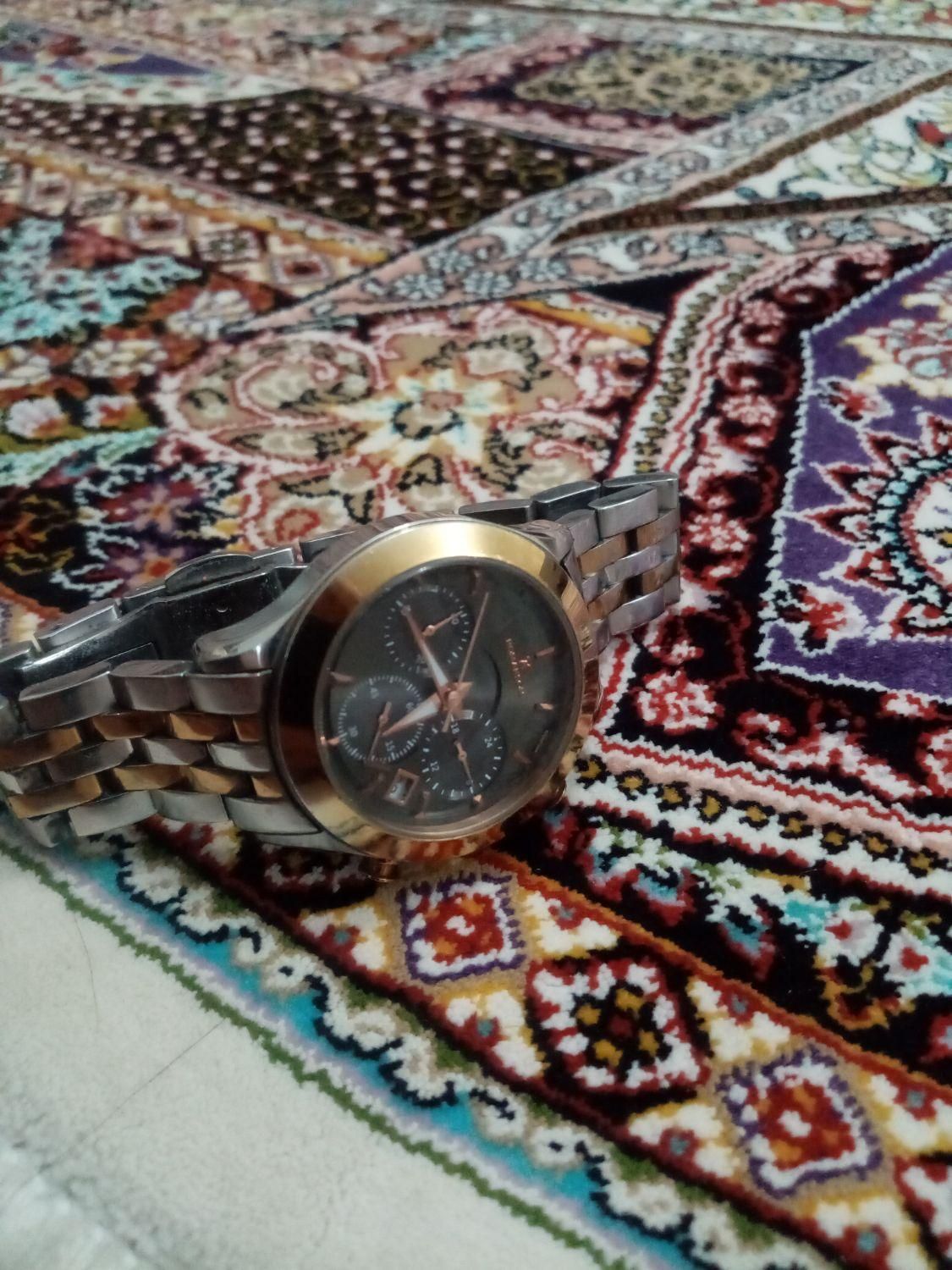 ساعت‌ سه موتوره اصل|ساعت|اندیشه, اندیشه فاز ۱|دیوار