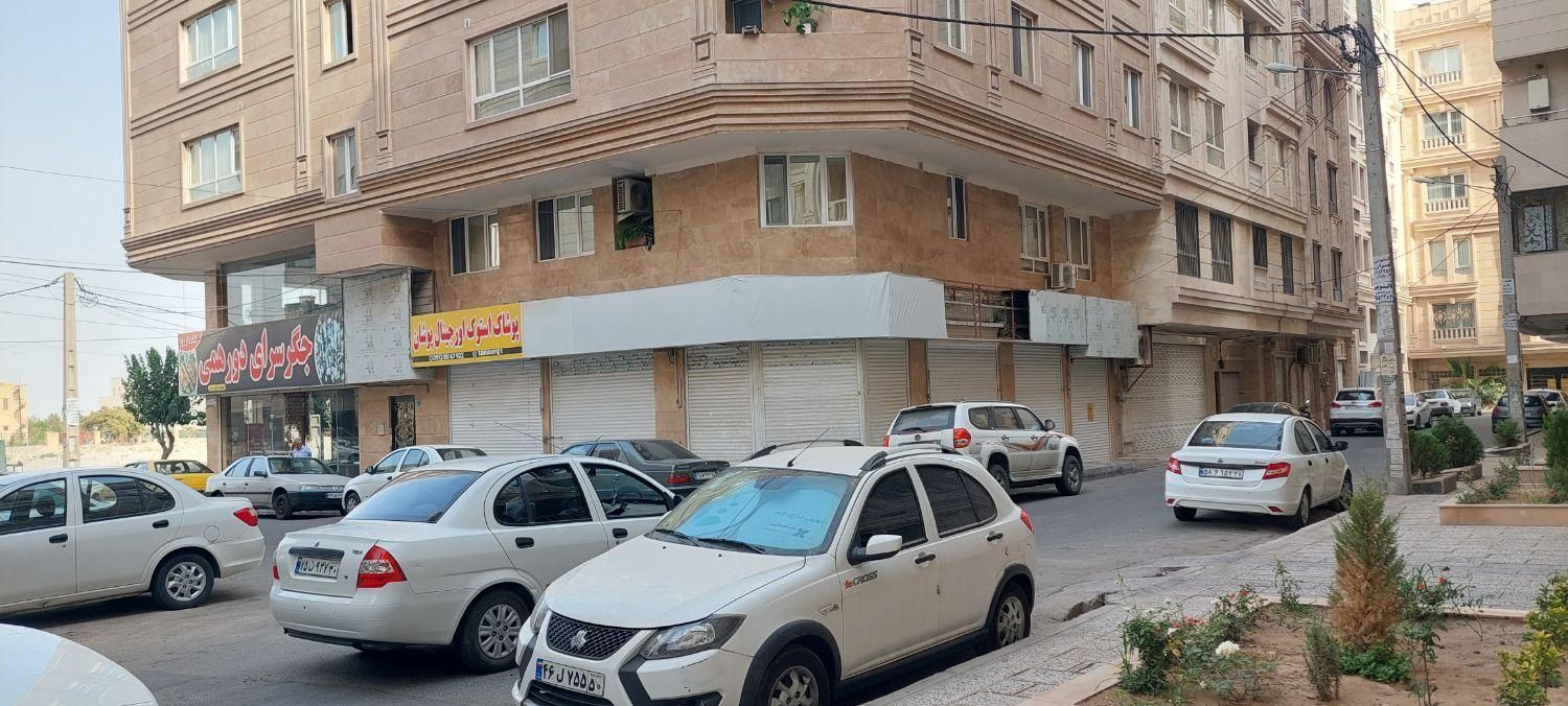 // ۴ تا کرکره خورده ( تجاری شهرک صدف ) مغازه ۲ بر|فروش مغازه و غرفه|اندیشه, شهرک صدف|دیوار