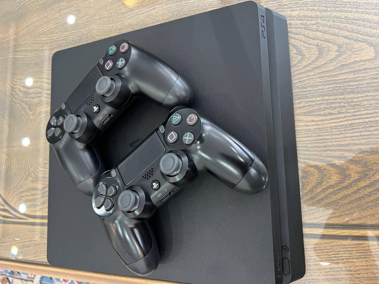 ps4 slim کپی خور(فلش) ورژن ۹ بسیار نو|کنسول، بازی ویدئویی و آنلاین|مشهد, دانشجو|دیوار