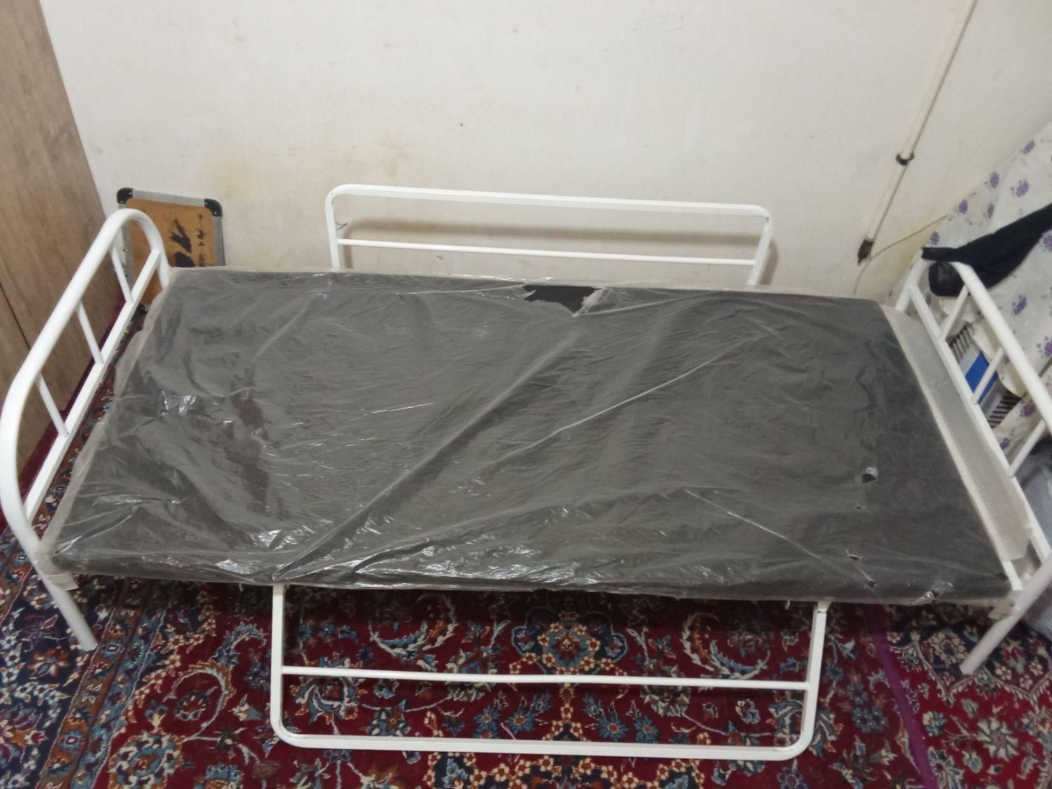 یک عدد فلزی در حد|تخت و سرویس خواب|لردگان, |دیوار