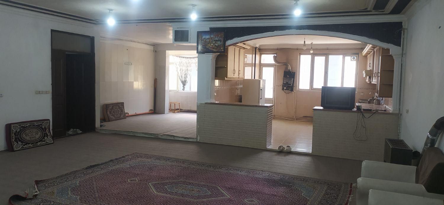 سویت نزدیک 5قدمی به بازار با پارکینگ سرپوشیده|اجارهٔ کوتاه‌مدت آپارتمان و سوئیت|بانه, |دیوار