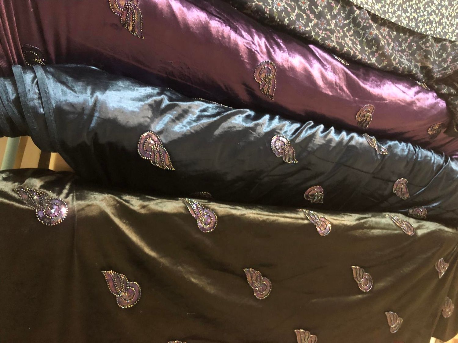 مخمل سنگدوزی و پارچه مخمل گل پرسی و تور پولکدوزی|لباس|شاهینشهر, عطار|دیوار