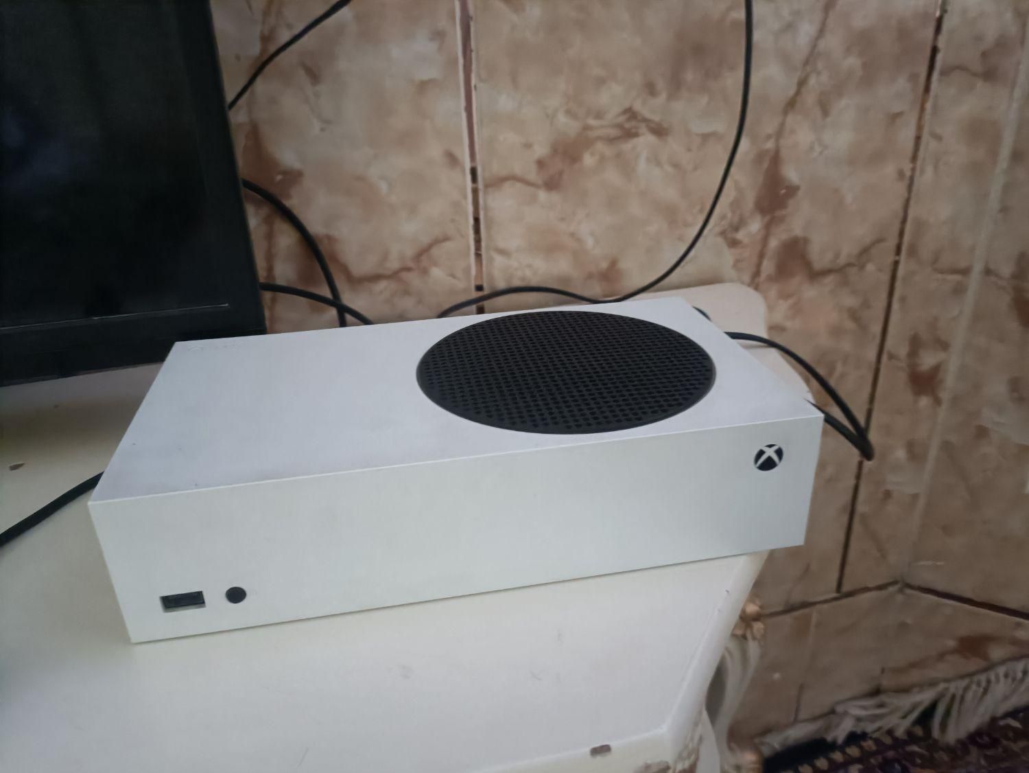 ایکس باکس اس معاوضه با ps4 proهم دارم|کنسول، بازی ویدئویی و آنلاین|زاهدان, |دیوار
