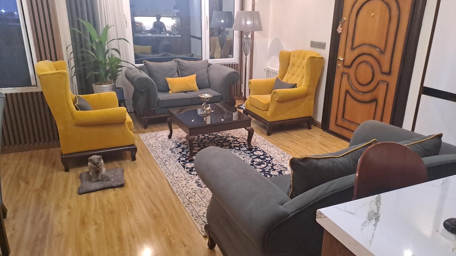 دو دست مبل ، یک دست میز ناهارخوری شش نفره|مبلمان خانگی و میز عسلی|کرج, مهرویلا|دیوار