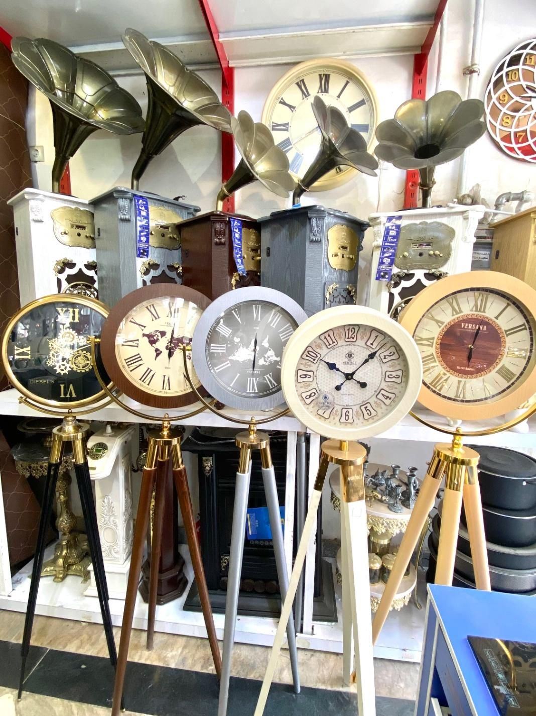 ساعت ایستاده سه پایه و دیواری|ساعت دیواری و تزئینی|مشهد, هنرور|دیوار